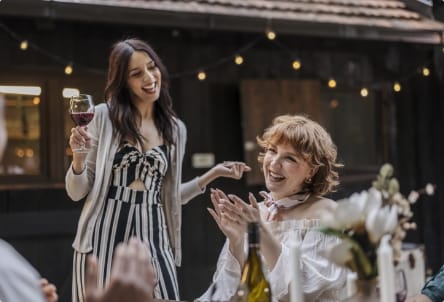 Cantina Arnaldo Caprai donne con vino
